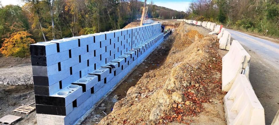 В Северной Осетии завершают второй этап защиты горной трассы от оползней