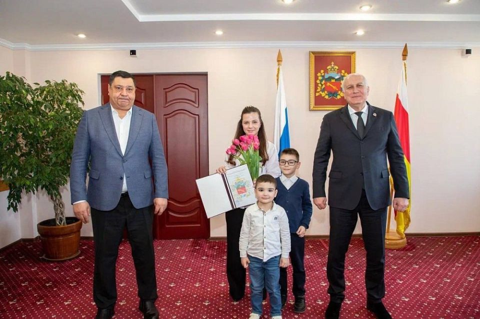 16 молодых семей Владикавказа получили жилищные сертификаты