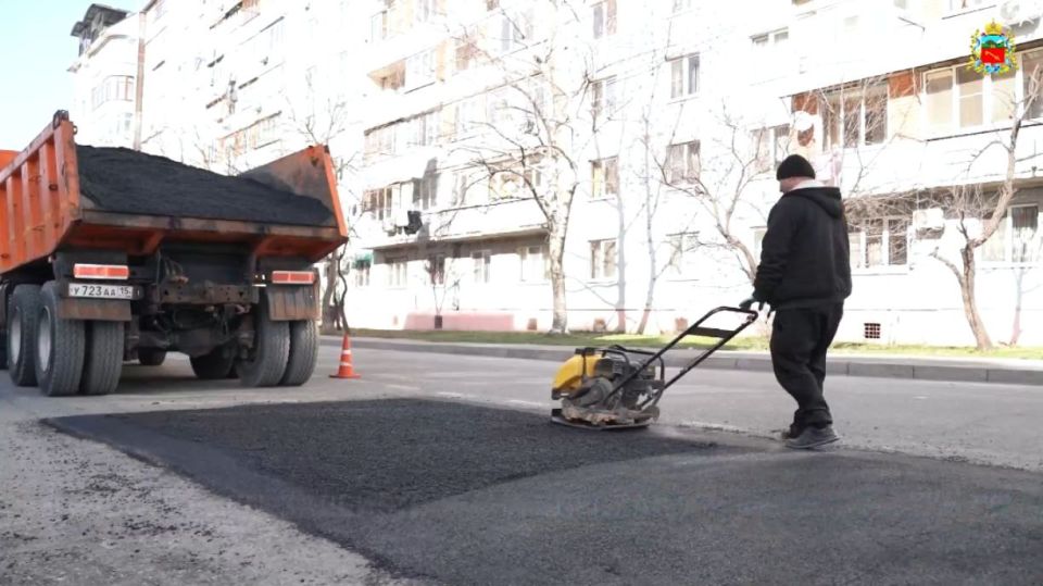 Сезон активного "ямочного" ремонта дорог начался во Владикавказе