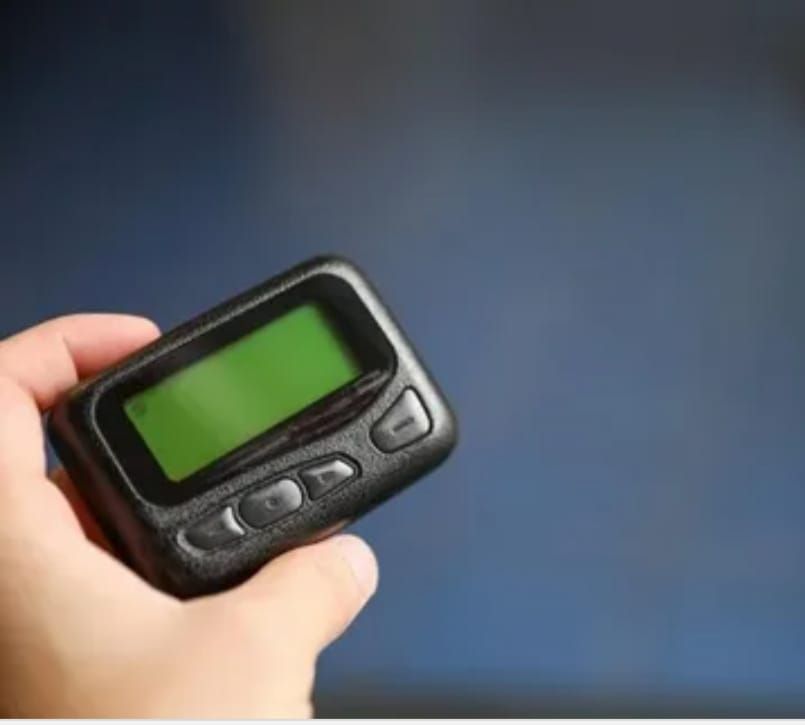 Пейджеры снова популярны. Давно забытые, казалось бы, пейджеры снова на пике популярности из-за отключения интернета в Москве