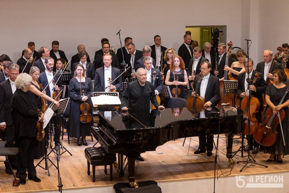 ��������� �����, ����������� 80-����� ����������� ��������� ������, ������� 13 ����� � ������