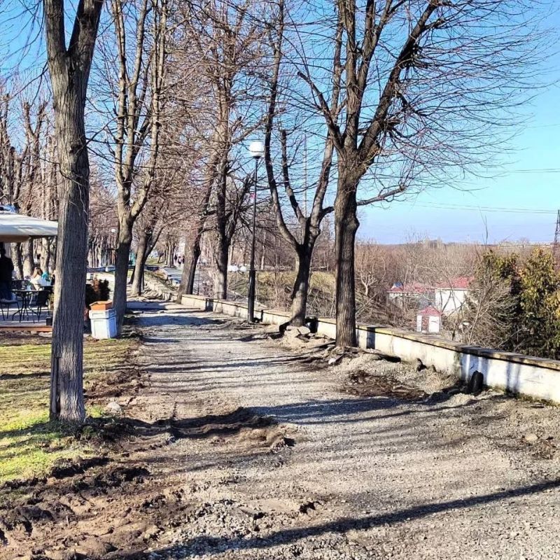 Верхнюю полку набережной в районе ул. Колка Кесаева благоустроят впервые за 20 лет
