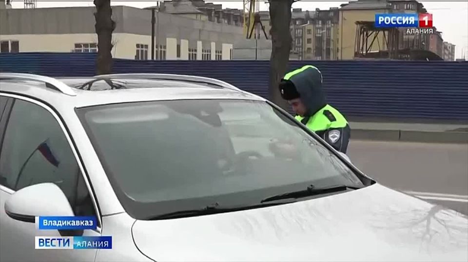 Во Владикавказе продолжаются рейды по выявлению водителей, управляющих автомобилями с чрезмерно тонированными стеклами