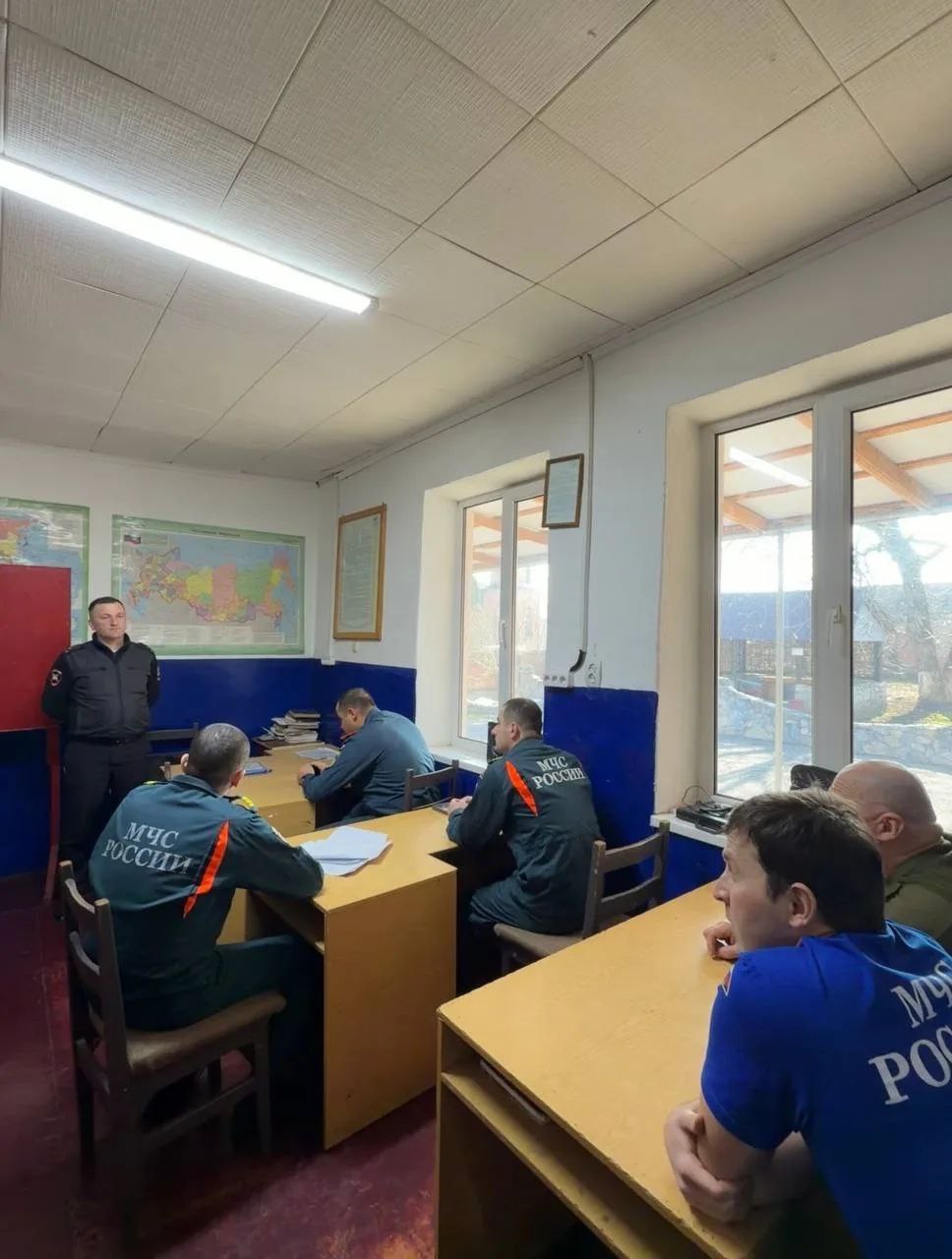 Сотрудники Госавтоинспекции Отделения МВД России по Ирафскому району провели профилактические беседы с водителями скорой помощи и сотрудниками МЧС