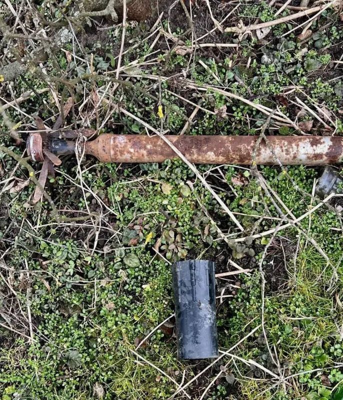 На окраине села Тарское местный житель обнаружил авиационную ракету