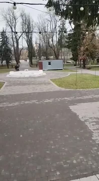 В Центральном парке начался ремонт фонтана «Цапля»