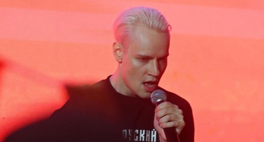 Как артистам сохранить англоязычные псевдонимы в условиях нового закона