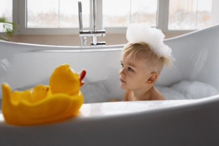 Вечерние ритуалы: как купание помогает детям преодолевать страхи