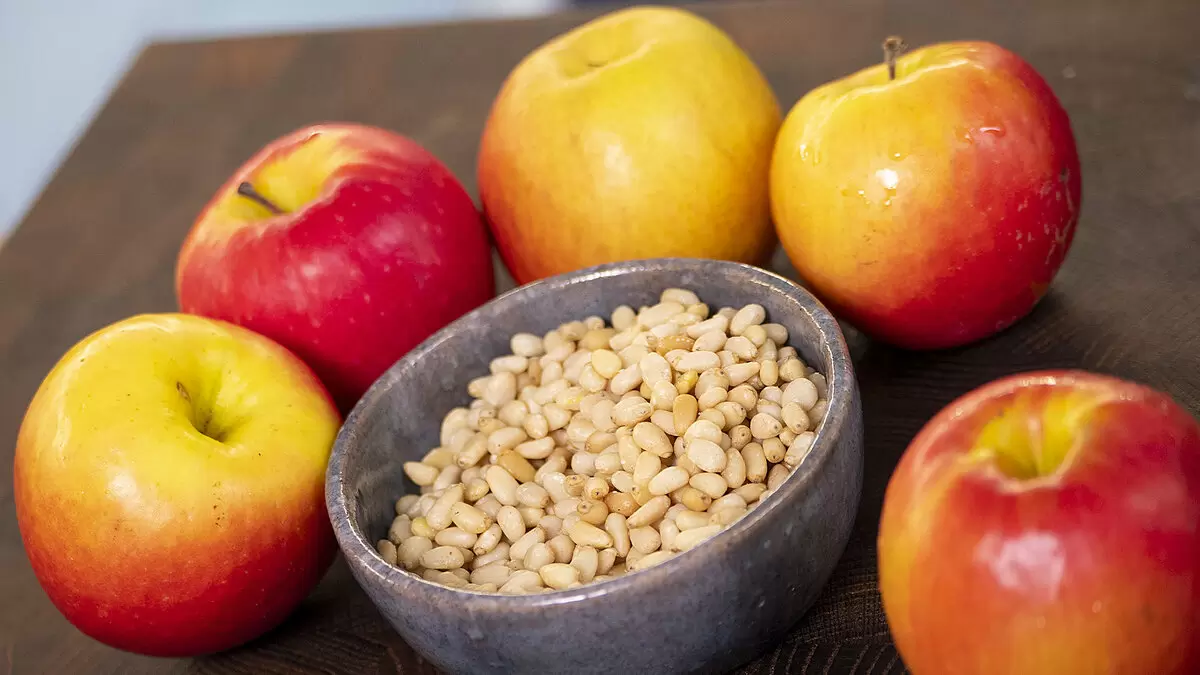 Нежность яблок и орехов: лакомство, которое стоит попробовать