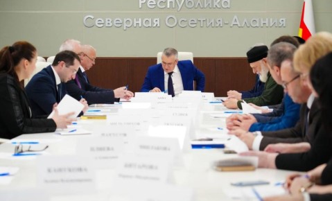 Руководитель Администрации Главы и Правительства РСО – Алания Ибрагим Гобеев провел заседание организационного комитета по подготовке и проведению в Северной Осетии мероприятий, посвященных празднованию Года единства народов...