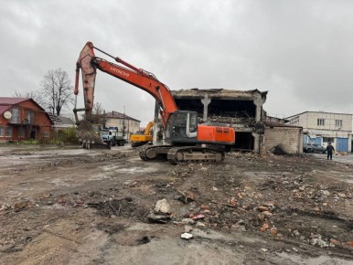 Разрушенное взрывом здание во Владикавказе разобрали