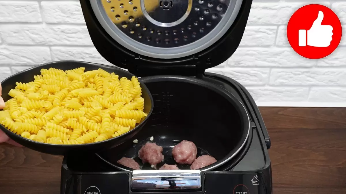 Нежные макароны с фрикадельками в сметанном соусе: идеальный рецепт для спешки