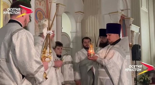 В храм доставлен Благодатный огонь