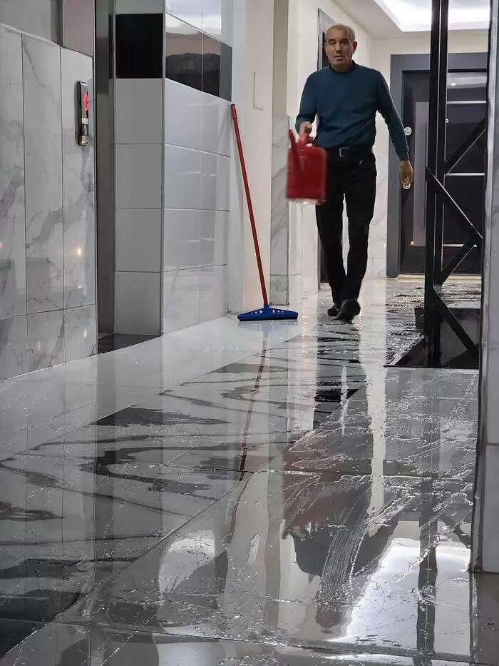 Как просто и эффективно мыть окна: секреты использования сгонки и больше