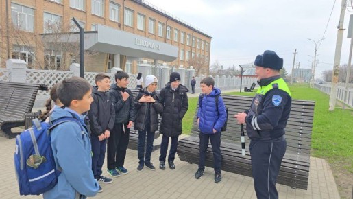 Сотрудники Госавтоинспекции провели акцию «Светлячок безопасности» в Ардонском районе Северной Осетии