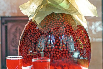 Наливка, которая покорит сердца: брусника в сочетании с розмарином