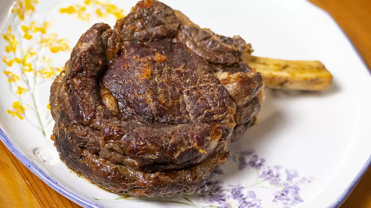 Вкусный говяжий край в апельсиново-томатном соусе, который удивит любителей мяса