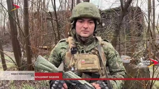 Владимир Бедоев, старшина танковой роты 4-й гвардейской военной базы Южного военного округа, награждён медалью Жукова