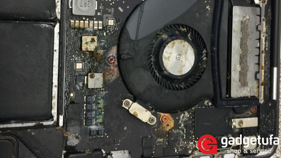 Что делать, если ваш MacBook стал жертвой воды