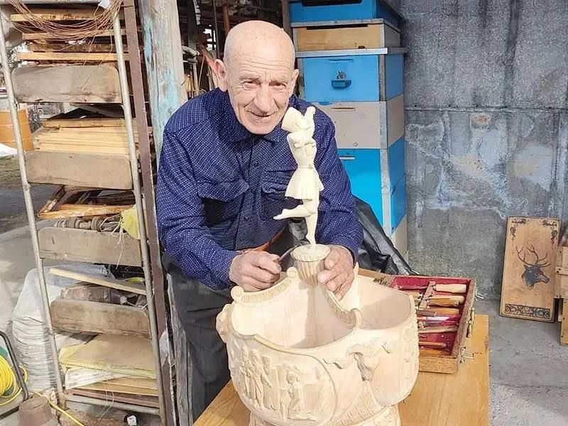 ИЗ СВЕЖЕГО НОМЕРА. . Осетин по духу Соседи хорошо знают и относятся с почтением к умельцу из п.Южного Константину Павлиди