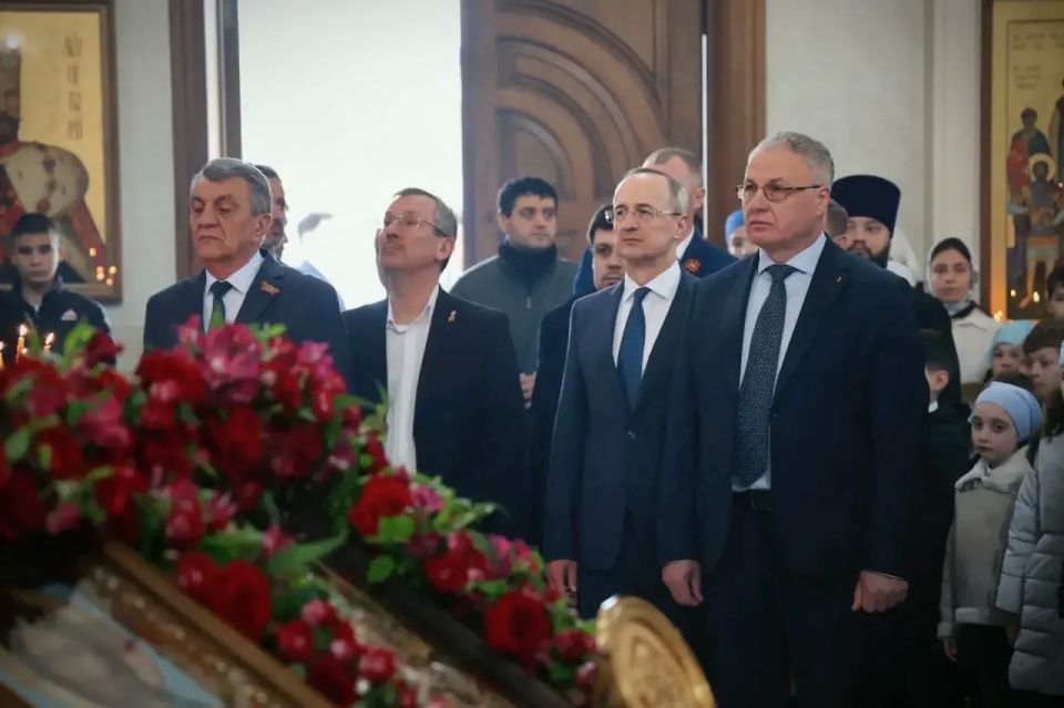 Начальник ГУ МВД России по СКФО Сергей Бачурин поздравил архиепископа Владикавказского и Аланского Герасима, духовенство республики РСО-Алания с 15-летием со дня воссоздания Владикавказской епархии Начальник ГУ МВД России по СКФО Сергей Бачурин поздравил архиепископа Владикавказского и Аланского Герасима, духовенство республики РСО-Алания с 15-летием со дня воссоздания Владикавказской епархии