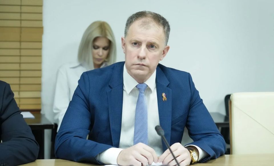 Глава РСО – Алания Сергей Меняйло провел еженедельное аппаратное совещание с участием руководителей органов исполнительной власти и муниципальных образований, представителей правоохранительных и надзорных структур республики Глава РСО – Алания Сергей Меняйло провел еженедельное аппаратное совещание с участием руководителей органов исполнительной власти и муниципальных образований, представителей правоохранительных и надзорных структур республики
