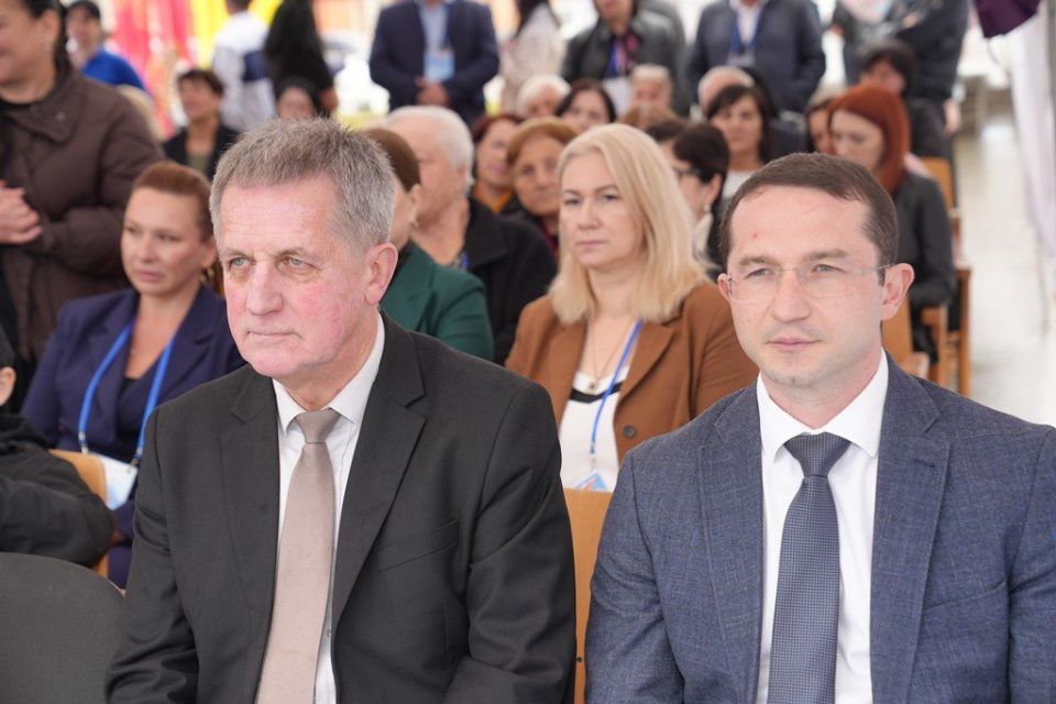 Селение Комсомольское второй год становится площадкой для проведения яркого и масштабного межрегионального фестиваля национальных культур «Единство народов – сила России» Селение Комсомольское второй год становится площадкой для проведения яркого и масштабного межрегионального фестиваля национальных культур «Единство народов – сила России»