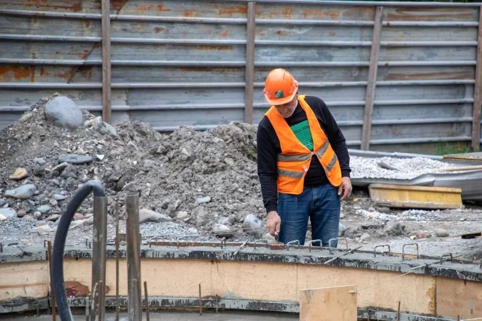 Во Владикавказе к осени завершат реставрацию исторического фонтана «Цапля» Во Владикавказе к осени завершат реставрацию исторического фонтана «Цапля»