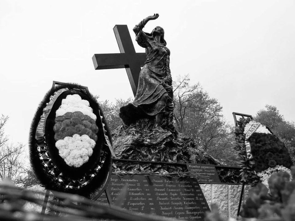 В Южной Осетии 20 мая 1992 года произошло жесточайшее преступление — расстрел беженцев на Зарской дороге В Южной Осетии 20 мая 1992 года произошло жесточайшее преступление — расстрел беженцев на Зарской дороге