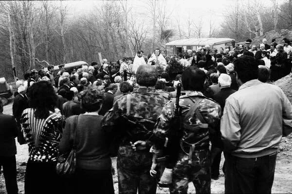 В Южной Осетии 20 мая 1992 года произошло жесточайшее преступление — расстрел беженцев на Зарской дороге В Южной Осетии 20 мая 1992 года произошло жесточайшее преступление — расстрел беженцев на Зарской дороге