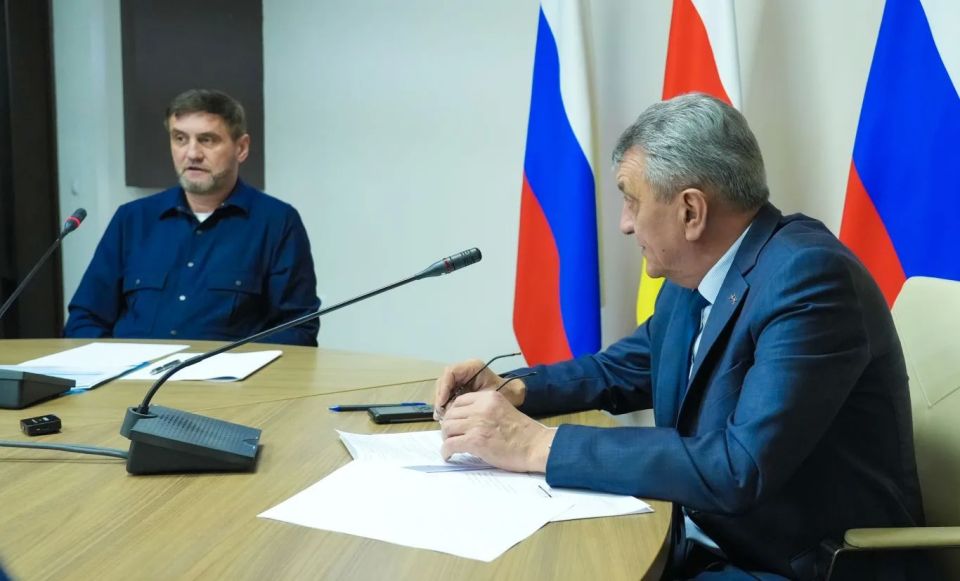 Глава РСО – Алания Сергей Меняйло и заместитель министра энергетики Российской Федерации Петр Конюшенко провели совещание во Владикавказе по развитию электросетевого комплекса Северной Осетии Глава РСО – Алания Сергей Меняйло и заместитель министра энергетики Российской Федерации Петр Конюшенко провели совещание во Владикавказе по развитию электросетевого комплекса Северной Осетии
