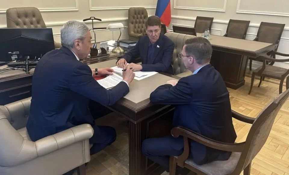 Премьер-министр Северной Осетии Борис Джанаев и Председатель Комитета Совета Федерации по федеративному устройству, региональной политике, местному самоуправлению и делам Севера Андрей Шевченко провели рабочую встречу в... Премьер-министр Северной Осетии Борис Джанаев и Председатель Комитета Совета Федерации по федеративному устройству, региональной политике, местному самоуправлению и делам Севера Андрей Шевченко провели рабочую встречу в...