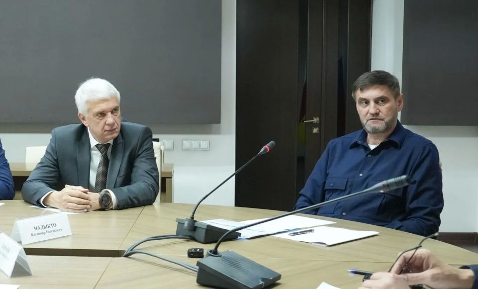 Глава РСО – Алания Сергей Меняйло и заместитель министра энергетики Российской Федерации Петр Конюшенко провели совещание во Владикавказе по развитию электросетевого комплекса Северной Осетии Глава РСО – Алания Сергей Меняйло и заместитель министра энергетики Российской Федерации Петр Конюшенко провели совещание во Владикавказе по развитию электросетевого комплекса Северной Осетии