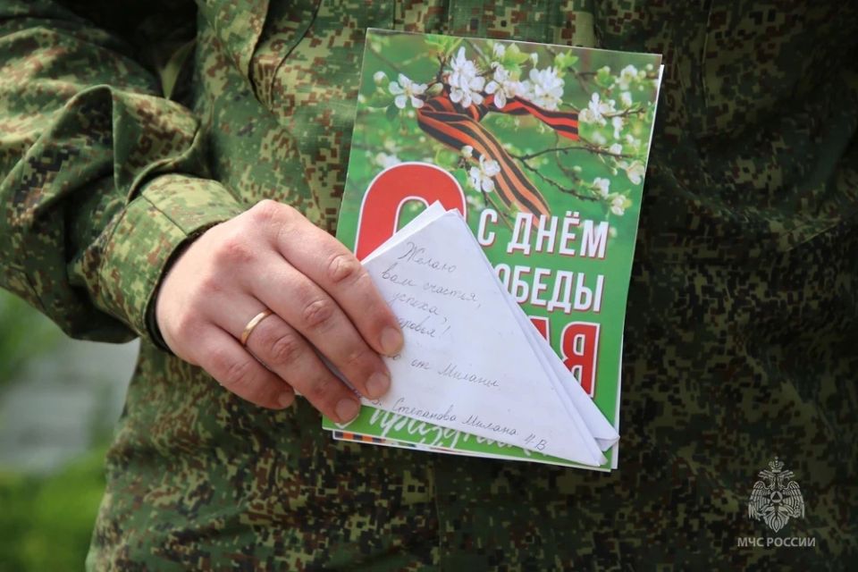 С песней в сердце — боевому братству: агитбригада МЧС России посетила Донецкую Народную Республику С песней в сердце — боевому братству: агитбригада МЧС России посетила Донецкую Народную Республику