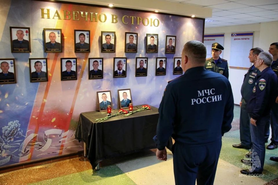 С песней в сердце — боевому братству: агитбригада МЧС России посетила Донецкую Народную Республику С песней в сердце — боевому братству: агитбригада МЧС России посетила Донецкую Народную Республику