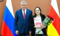 Глава РСО – Алания Сергей Меняйло вручил премию «Команда Путина» 12 жителям Северной Осетии