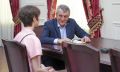 Глава РСО – Алания Сергей Меняйло встретился с юной поэтессой, телеведущей, актрисой и организатором культурных проектов Николь Плиевой