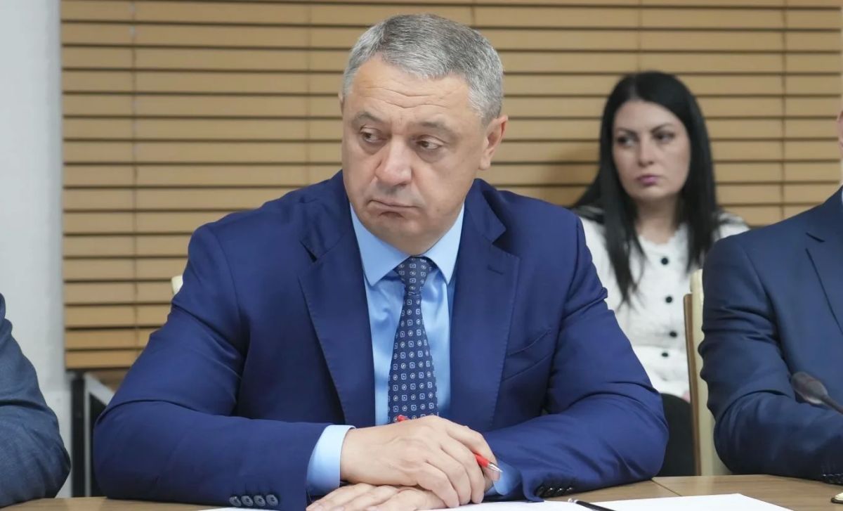 Глава РСО – Алания Сергей Меняйло провел еженедельное аппаратное совещание с участием руководителей органов исполнительной власти и муниципальных образований, представителей правоохранительных и надзорных структур республики Глава РСО – Алания Сергей Меняйло провел еженедельное аппаратное совещание с участием руководителей органов исполнительной власти и муниципальных образований, представителей правоохранительных и надзорных структур республики