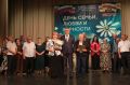 Праздничная атмосфера, много цветов, поздравления – в Академическом русском театре им. Е. Вахтангова торжественно отметили День семьи, любви и верности