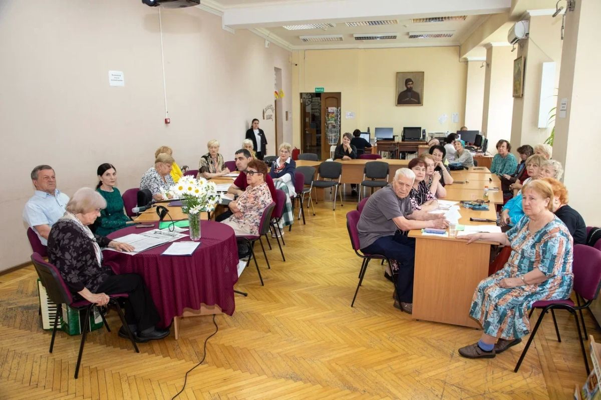 В Центральной городской библиотеке Владикавказа прошла встреча клуба «Мои года – моё богатство», приуроченная ко Дню семьи, любви и верности В Центральной городской библиотеке Владикавказа прошла встреча клуба «Мои года – моё богатство», приуроченная ко Дню семьи, любви и верности