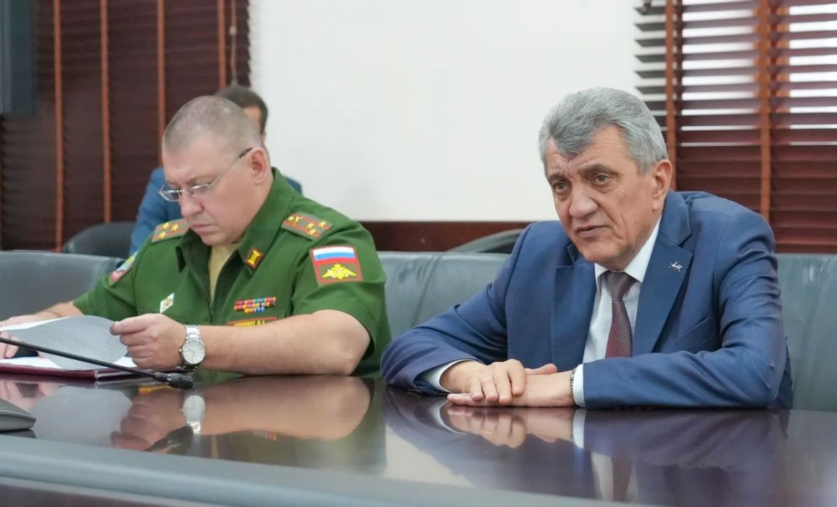 Глава РСО – Алания Сергей Меняйло передал ордена Мужества семьям погибших участников специальной военной операции Глава РСО – Алания Сергей Меняйло передал ордена Мужества семьям погибших участников специальной военной операции