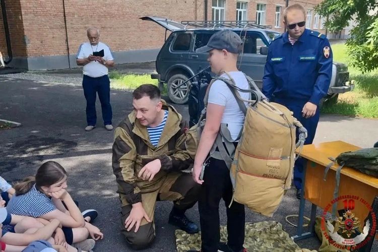 В Северной Осетии прошла акция «Каникулы с Росгвардией» В рамках всероссийской ведомственной акции «Каникулы с Росгвардией» военнослужащие моздокского авиационного полка ведомства встретились с ребятами, отдыхающими в ... В Северной Осетии прошла акция «Каникулы с Росгвардией» В рамках всероссийской ведомственной акции «Каникулы с Росгвардией» военнослужащие моздокского авиационного полка ведомства встретились с ребятами, отдыхающими в ...