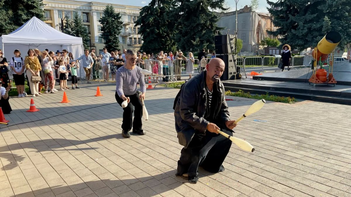 В Центральном парке Владикавказа и на проспекте Мира в рамках фестиваля «Вахтангов В Центральном парке Владикавказа и на проспекте Мира в рамках фестиваля «Вахтангов