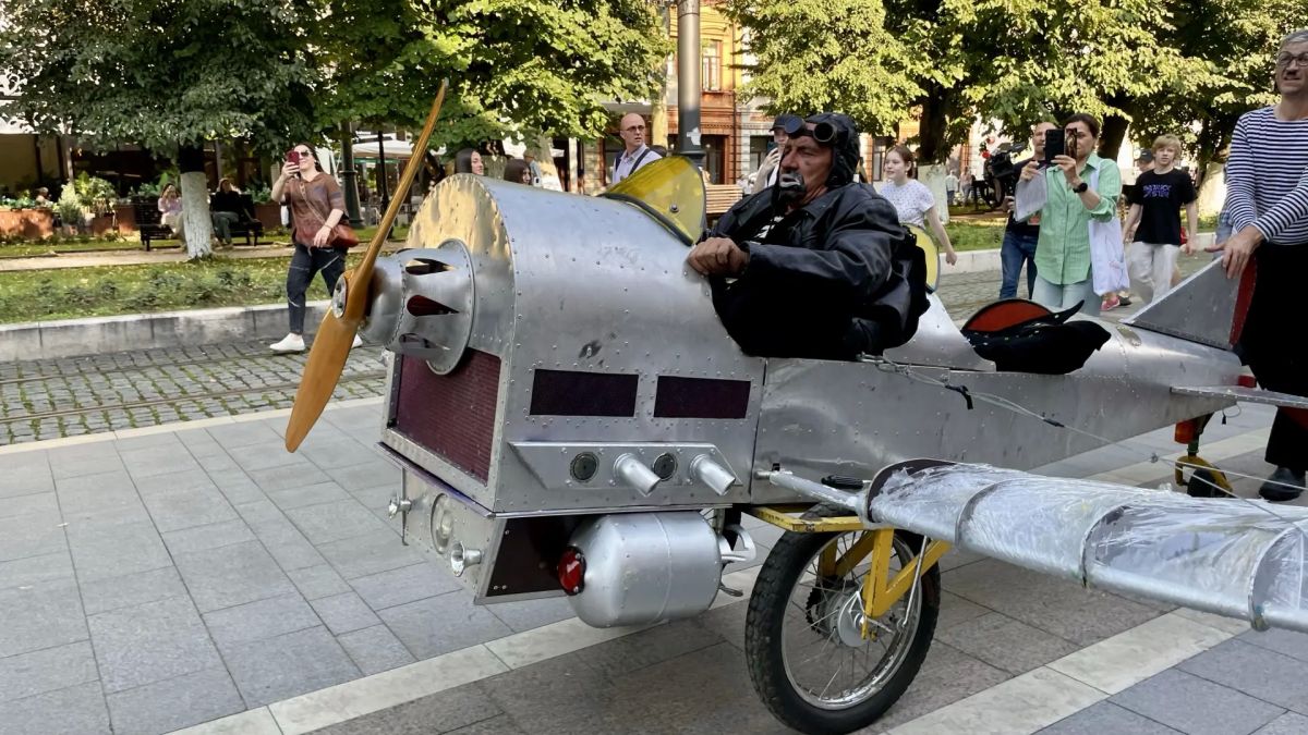 В Центральном парке Владикавказа и на проспекте Мира в рамках фестиваля «Вахтангов В Центральном парке Владикавказа и на проспекте Мира в рамках фестиваля «Вахтангов