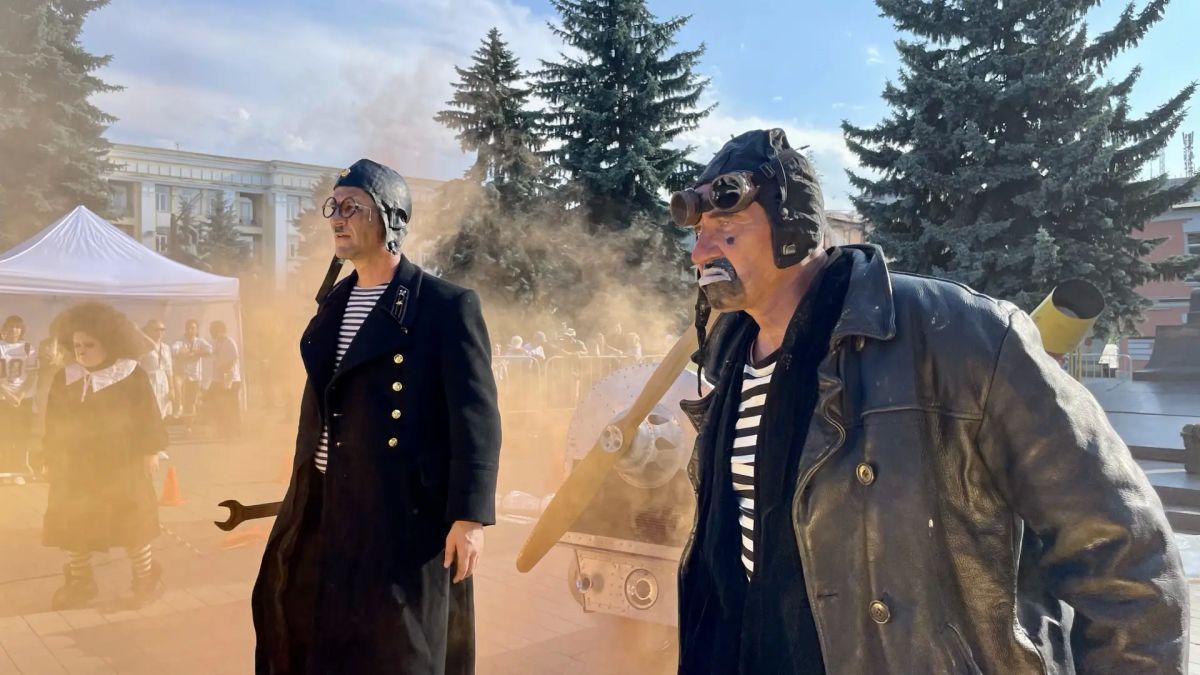 В Центральном парке Владикавказа и на проспекте Мира в рамках фестиваля «Вахтангов В Центральном парке Владикавказа и на проспекте Мира в рамках фестиваля «Вахтангов