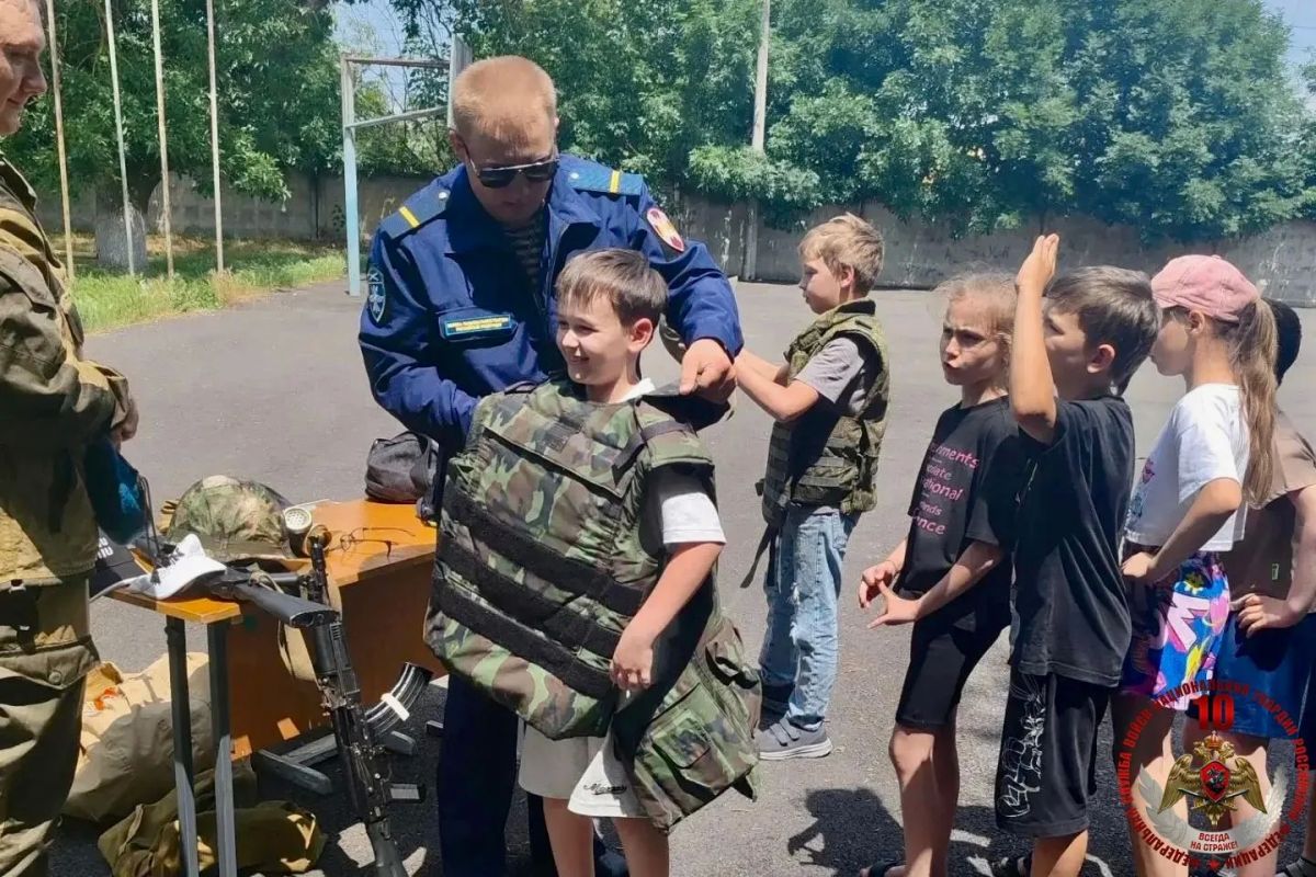 В Северной Осетии прошла акция «Каникулы с Росгвардией» В рамках всероссийской ведомственной акции «Каникулы с Росгвардией» военнослужащие моздокского авиационного полка ведомства встретились с ребятами, отдыхающими в ... В Северной Осетии прошла акция «Каникулы с Росгвардией» В рамках всероссийской ведомственной акции «Каникулы с Росгвардией» военнослужащие моздокского авиационного полка ведомства встретились с ребятами, отдыхающими в ...