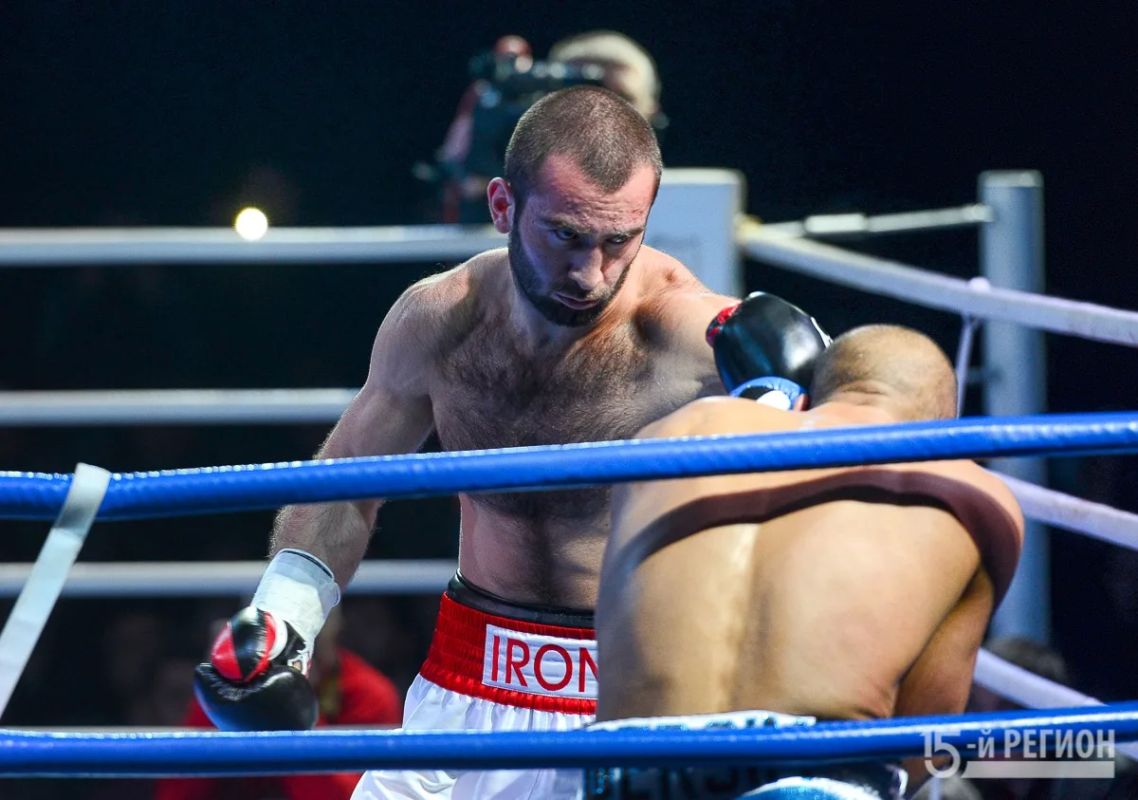 На Первом канале уже сегодня, 11 июля, покажут бой за титул чемпиона мира WBA между Муратом Гассиевым и Питером Кадиру