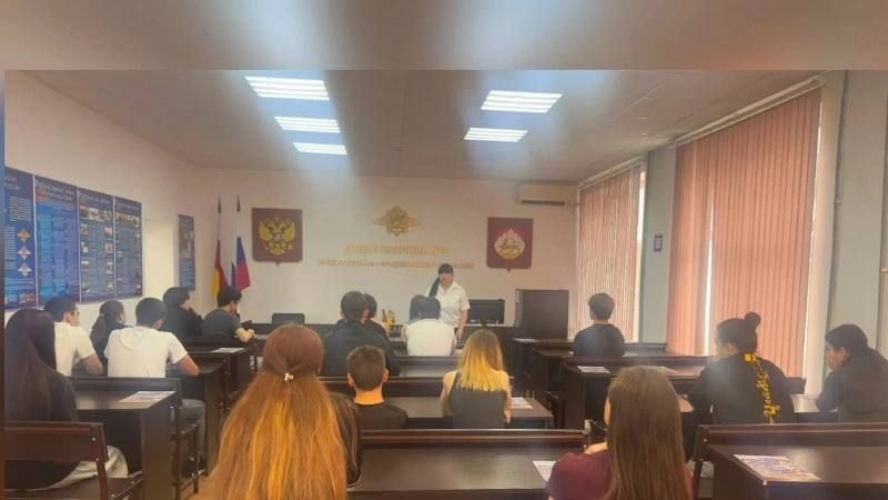 В Северной Осетии инспекторы ПДН Северо-Западного ОП № 3 УМВД России по г. Владикавказу совместно с консультантами по профилактике безнадзорности несовершеннолетних Управления социальной защиты населения организовали в...