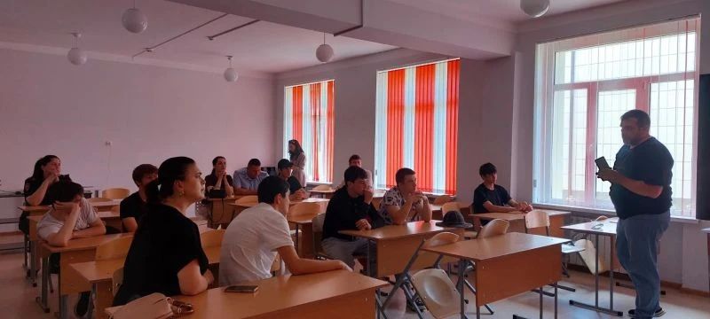 В Алагирском районе прошла просветительская встреча «Дроппер: как не стать соучастником преступления» в рамках смены «Капитаны будущего»