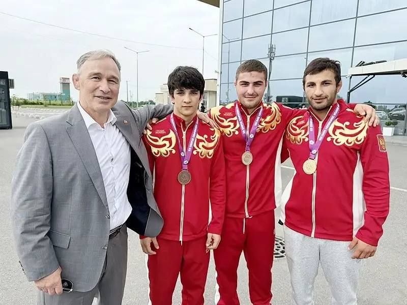 ИЗ СВЕЖЕГО НОМЕРА. Дальше – больше! Осетинские борцы вернулись с первенства Европы